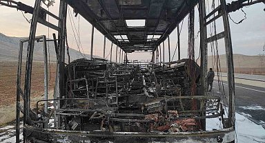 Batman'da seyir halindeki otobüs alev alev yandı
