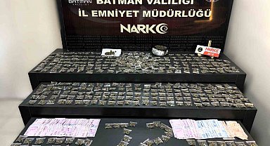 Batman'da uyuşturucu madde ile yakalanan sokak satıcısı yakalandı