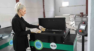 Bayat ekmek ve yemek atıkları sokak hayvanları için mamaya dönüştürülüyor