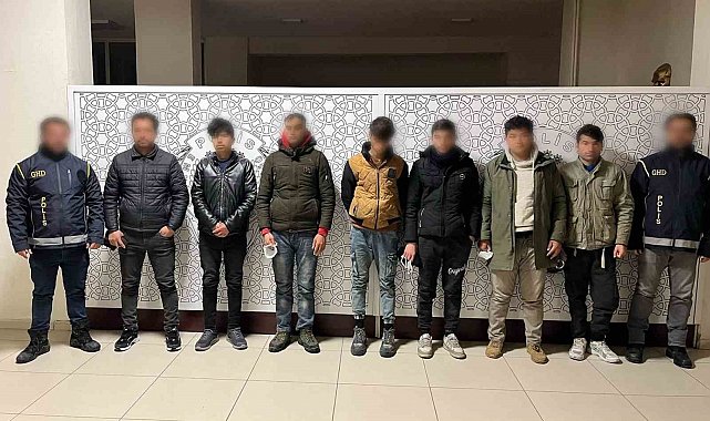 Bayburt'ta 7 kaçak göçmen ve göçmenleri ülkeye sokan 3 organizatör yakalandı