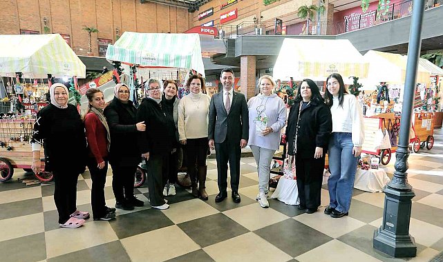 Bayraklılı kadınlardan Sevgililer Günü'ne özel sergi