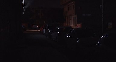 BEDAŞ'ın karanlığa gömdüğü sokakta tencere tavalı protesto