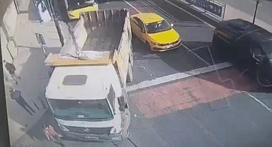 Beşiktaş'ta kadının hafriyat kamyonun altında kaldığı anlar kamerada