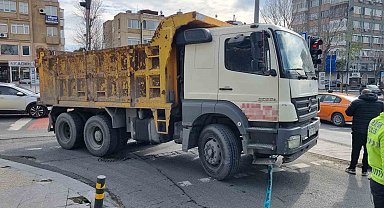Beşiktaş'ta yolun karşısına geçmek isteyen kadın hafriyat kamyonunun altında kaldı