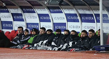 Beşiktaşlı oyuncular battaniyeye sarıldı