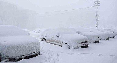 Besni'de kar kalınlığı 20 santime ulaştı
