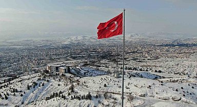 Beyaz gelinliğini giyen Elazığ'da dondurucu soğuklar başladı