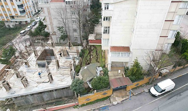 Beylikdüzü'nde inşaat sırasında binanın istinat duvarı çöktü