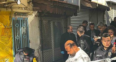 Bıçaklanan şahıs sandalyede oturur halde ölü bulundu