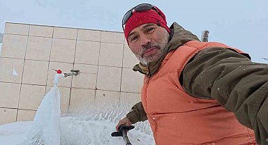 Bin 350 rakımlı beldede çeşmenin akan suyu buz tuttu