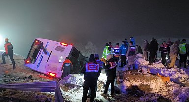 Bingöl'de yolcu otobüsü devrildi: 4 ölü, 32 yaralı
