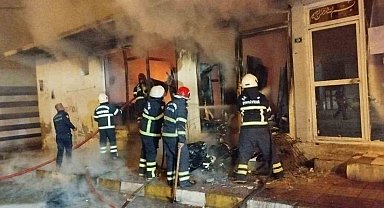 Bitişik 2 işyerinde yangın