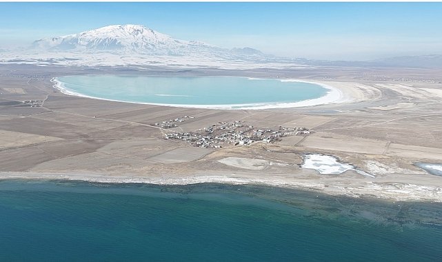Bitlis'te iki göl arasında muhteşem köy