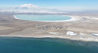 Bitlis'te iki göl arasında muhteşem köy