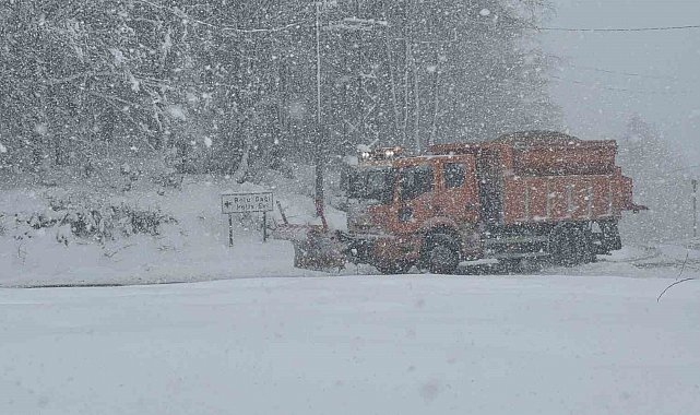 Bolu Dağı'nda yoğun kar yağışı: Kar kalınlığı 20 santimetreyi aştı
