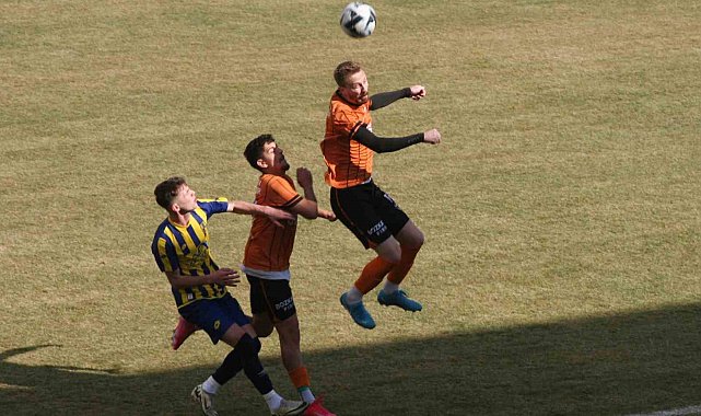Bozüyük Vitraspor sahasında Karamürselspor'a 4-1 yenildi