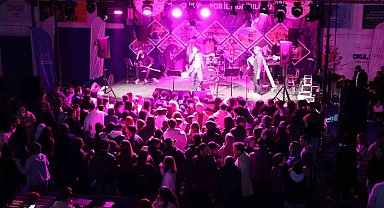 Bu konserde biletler kitap oldu