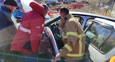 Burdur'da iki otomobil çarpıştı: 2 yaralı