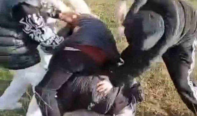 Bursa'da aralarına aldıkları çocuğu darp edip kameraya aldılar