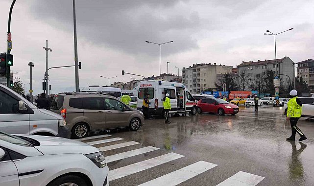 Bursa'da minibüs özel halk otobüsüne çarptı