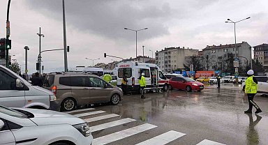 Bursa'da minibüs özel halk otobüsüne çarptı