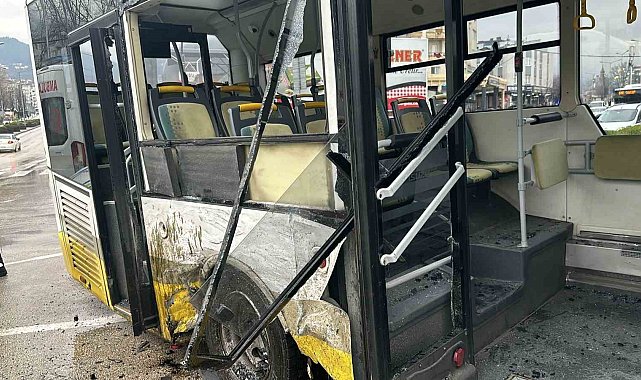 Bursa'da okul servisi otobüsle çarpıştı: 9 yaralı
