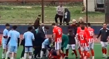 Büyükçekmece'de amatör lig maçında sahada tekme tokat kavga