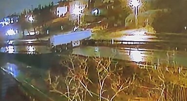 Büyükçekmece'de tır kazası kameraya yansıdı