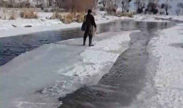 Buzu sal yapıp Çoruh'ta gezintiye çıktı