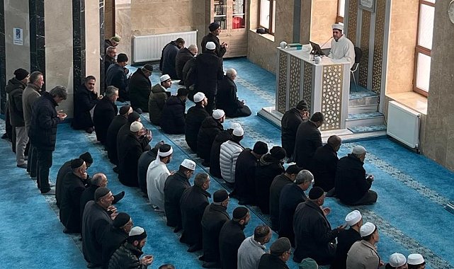 Çaldıran'da deprem şehitlerini anma programı