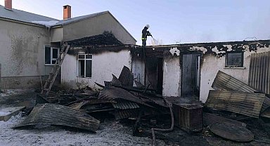 Çaldıran'da ev yangını