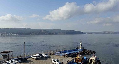 Çanakkale Boğazı sisin etkisini yitirmesiyle tekrar gemi trafiğine açıldı