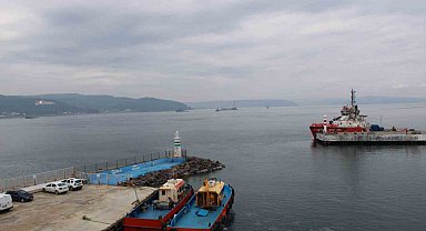 Çanakkale Boğazı sisin etkisini yitirmesiyle transit gemi geçişlerine açıldı