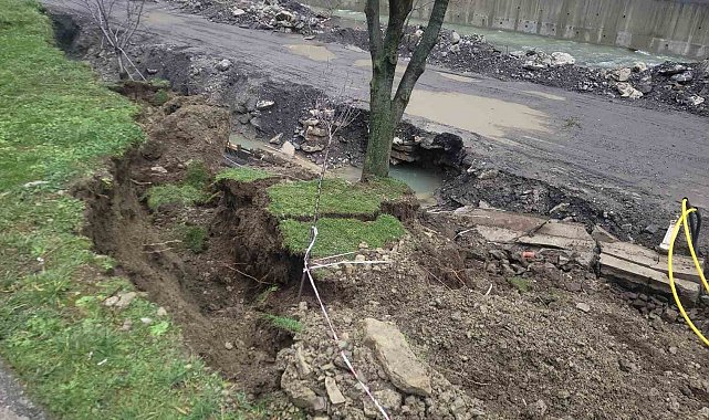 Çay yatağındaki heyelan istinat duvarını yıktı