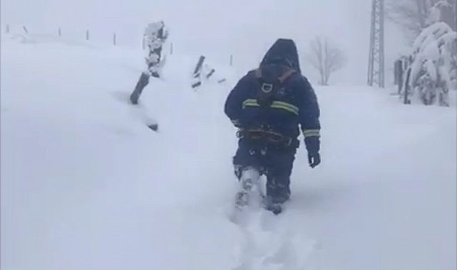 ÇEDAŞ ekipleri zorlu kış şartlarında enerjiyi kesintisiz sağlamak için çalışıyor