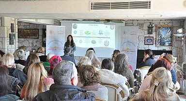 Çeşme'de "Hayatın Anlamı Kitap" projesi kapsamında beslenme söyleşisi