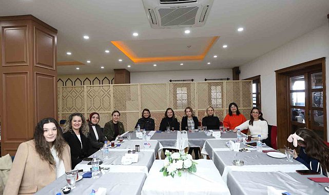 CHP'li belediye başkanlarının eşleri 'Ortak akıl' için buluştu