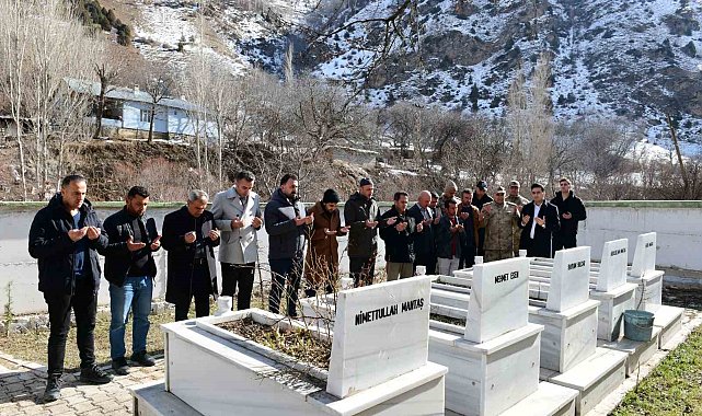 Çığ şehitleri mezarları başında anıldı