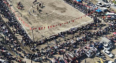 Çine'de deve güreşinin güvenliğini jandarma sağladı