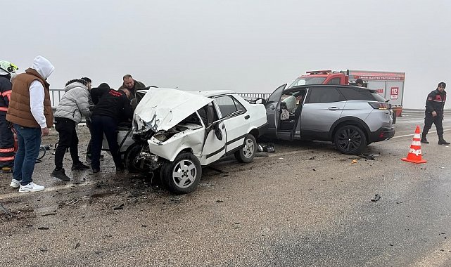 Cip ile çarpışan Fiat Tofaş kağıt gibi ezildi: 1 ölü, 2 yaralı