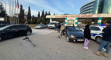 Ciple çarpışan otomobildeki 2 kişi yaralandı