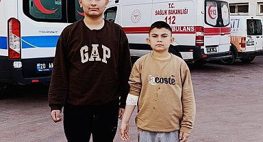 Çocuklarını ölümden saniyelerle kurtardı