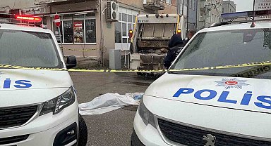 Çöp kamyonunun altında kalan yaşlı kadın hayatını kaybetti