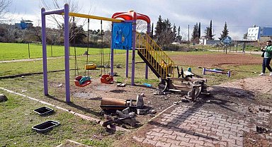 Çukurova'da çocuk parkına çirkin saldırı