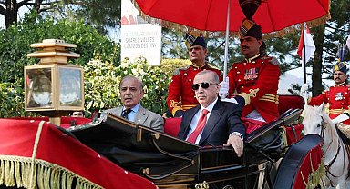Cumhurbaşkanı Erdoğan, Pakistan'da resmi yemeğe faytonla gitti