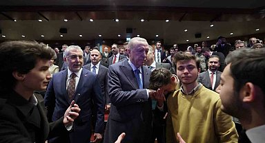 Cumhurbaşkanı Erdoğan: "Bölgesinde ve dünyada sözü geçen demokrasi ve kalkınma hamleleriyle küresel ölçekte temayüz eden bir ülkeyi milletimizle sırt sırta vererek adeta yeni baştan inşa ettik"