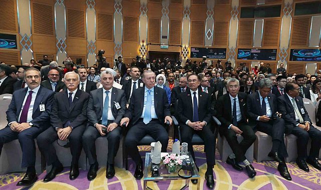 Cumhurbaşkanı Erdoğan: "Son 20 senede yıllık ortalama yüzde 5 dolaylarındaki büyüme oranını yakalayabilen az sayıda ülkelerden biriyiz"