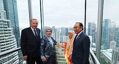 Cumhurbaşkanı Erdoğan'dan Malezya'da Petronas İkiz Kuleleri'ne ziyaret