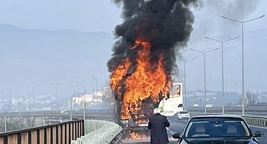 Damperli kamyon alev alev yandı