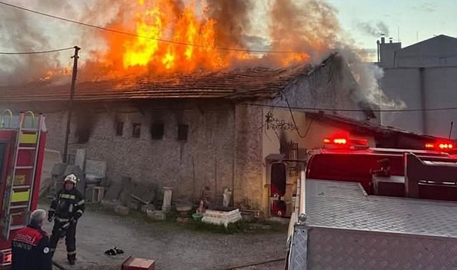 Denizli'de mermer imalathanesi yangında kullanılamaz hale geldi